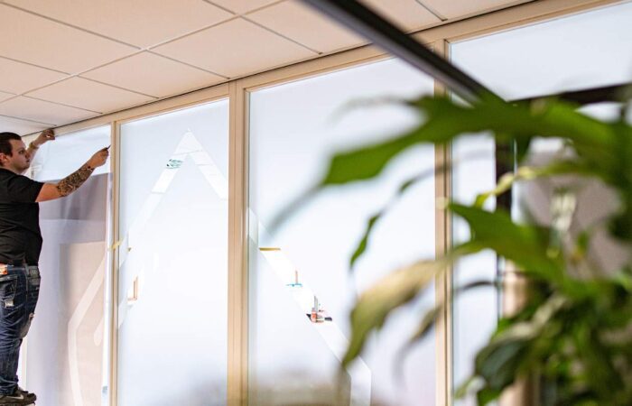 Matrix lubricants Duiven privacy melkglasfolie kantoor glaswanden aanbrengen